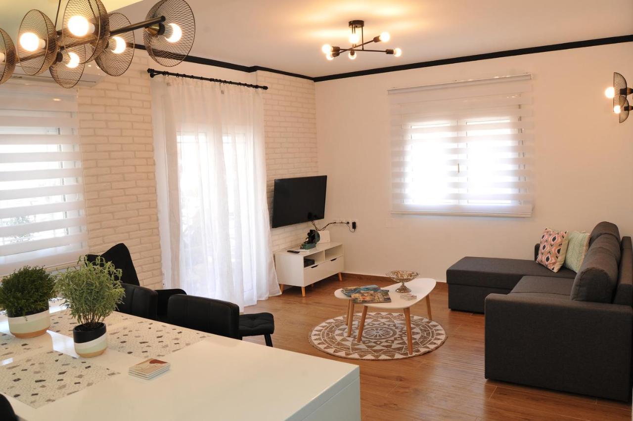 Vintage Apartment Helios Kalampáka Buitenkant foto